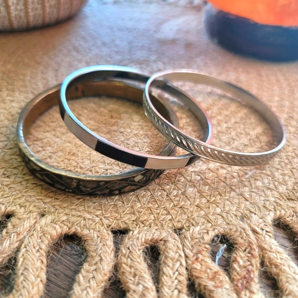 Jewelry - 🔥2/10$VTG Bangle bundle!!